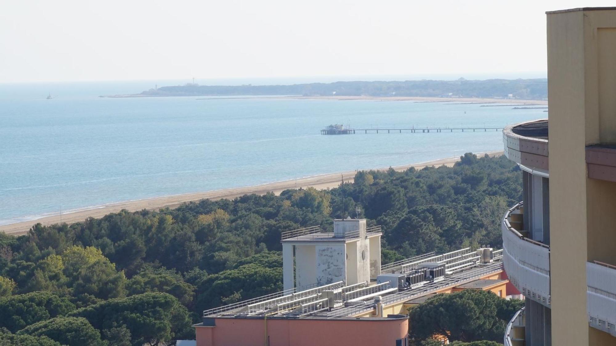 Appartamenti La Torre Lignano Sabbiadoro Ruang foto