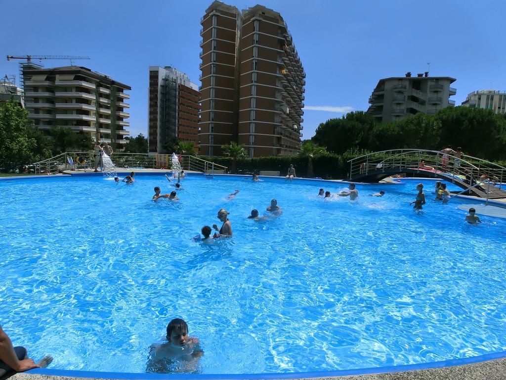 Appartamenti La Torre Lignano Sabbiadoro Bagian luar foto