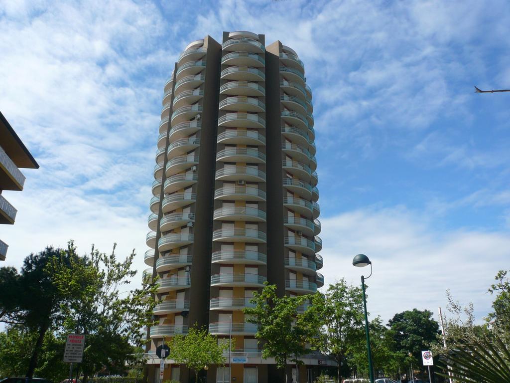 Appartamenti La Torre Lignano Sabbiadoro Bagian luar foto